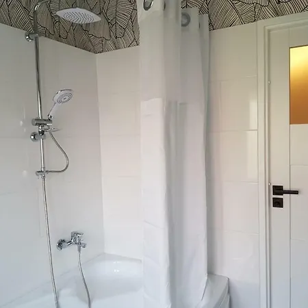 Gold ゲストハウス 2*