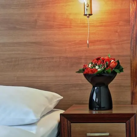 Gold Hotel